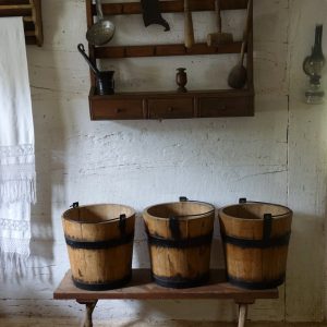 Cubo y cazo de madera para löyly de sauna finlandesa
